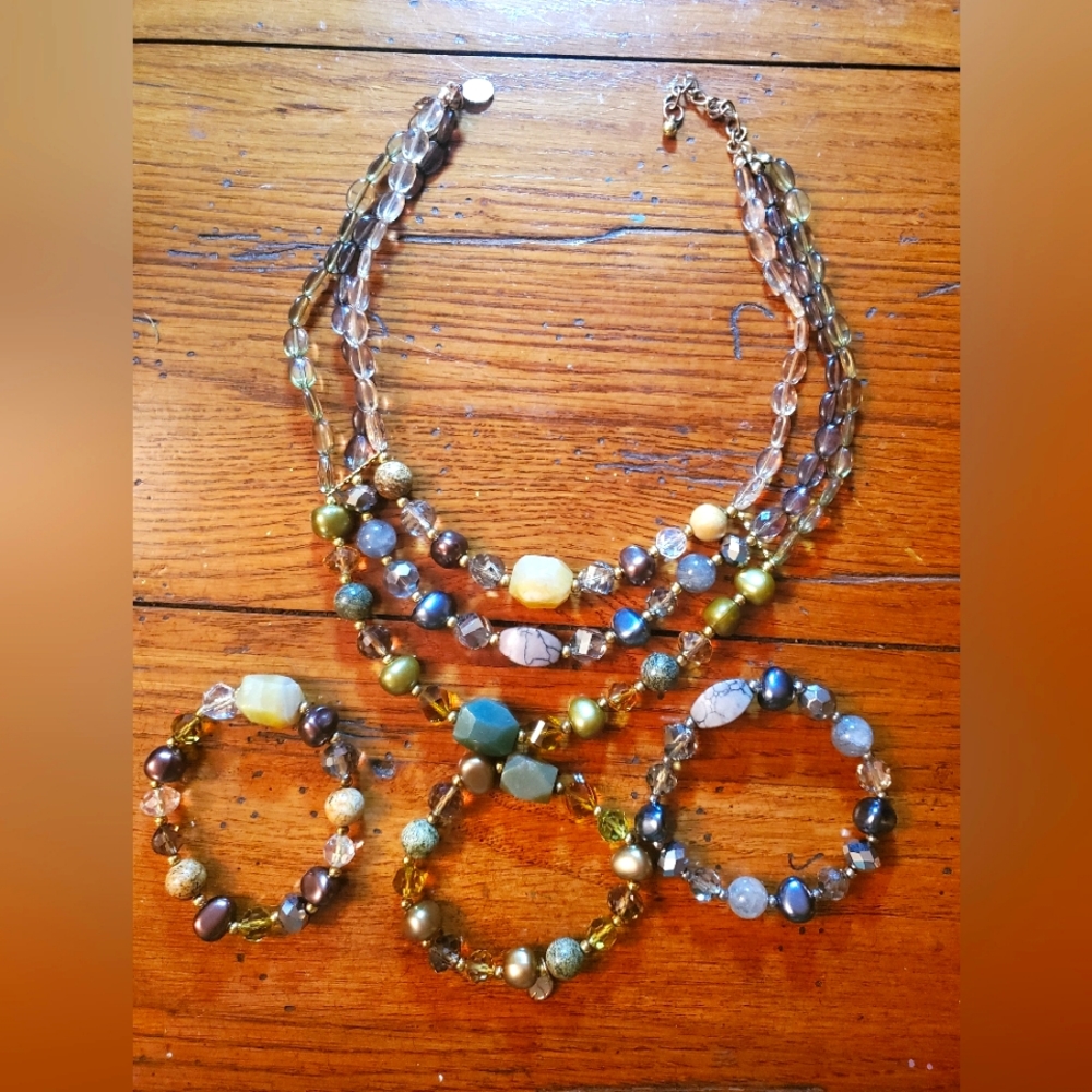 Beautiful necklace and bracelet set